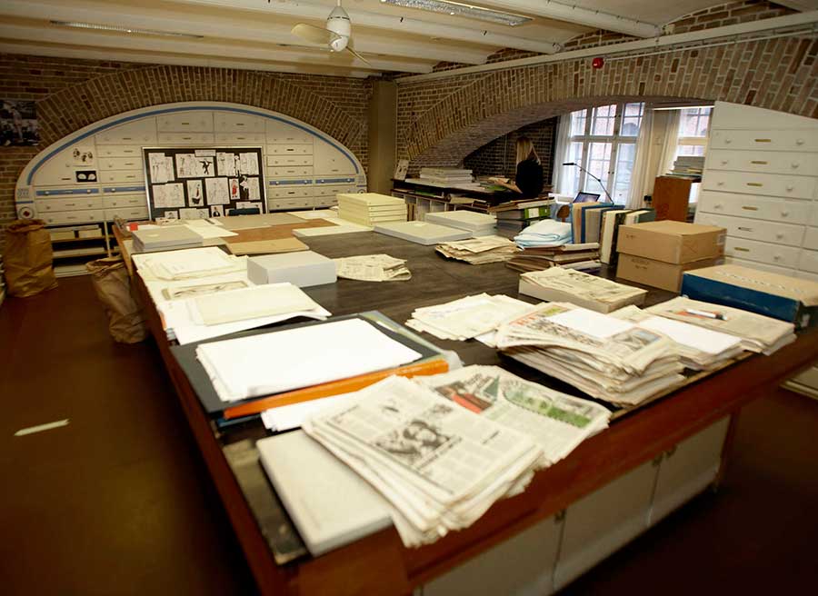 Et fredet arkivskuffesystem i jugendstil rummer de originale tegninger. Foto: Det kongelige Bibliotek