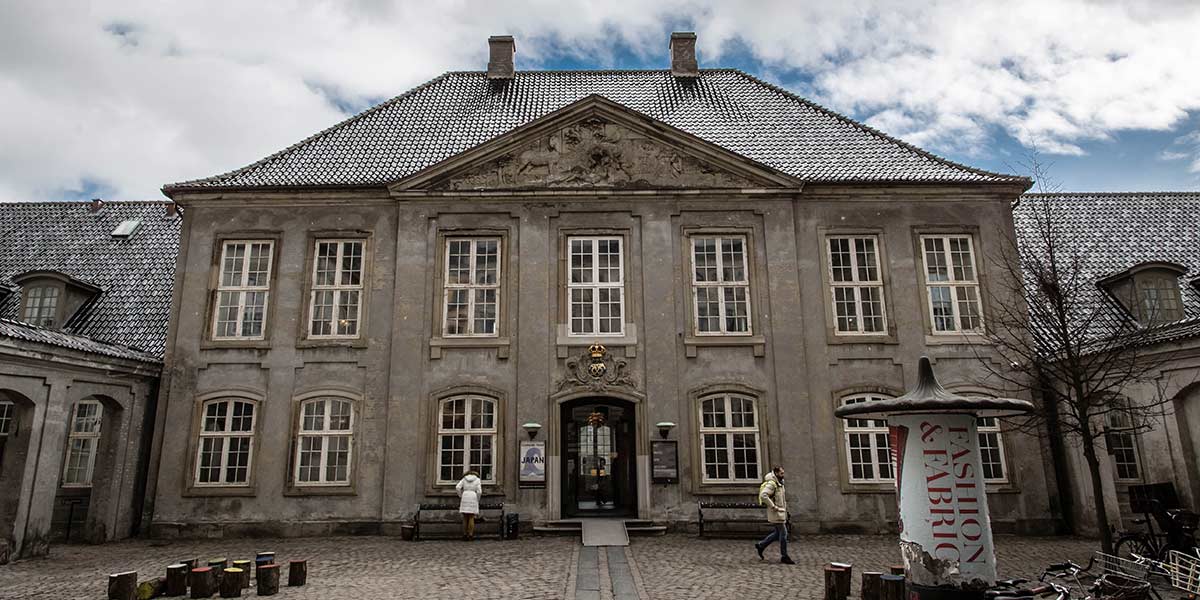 Designmuseum Danmark har til huse i en enestående rokokobygning fra 1757. Foto: Jarl Axel