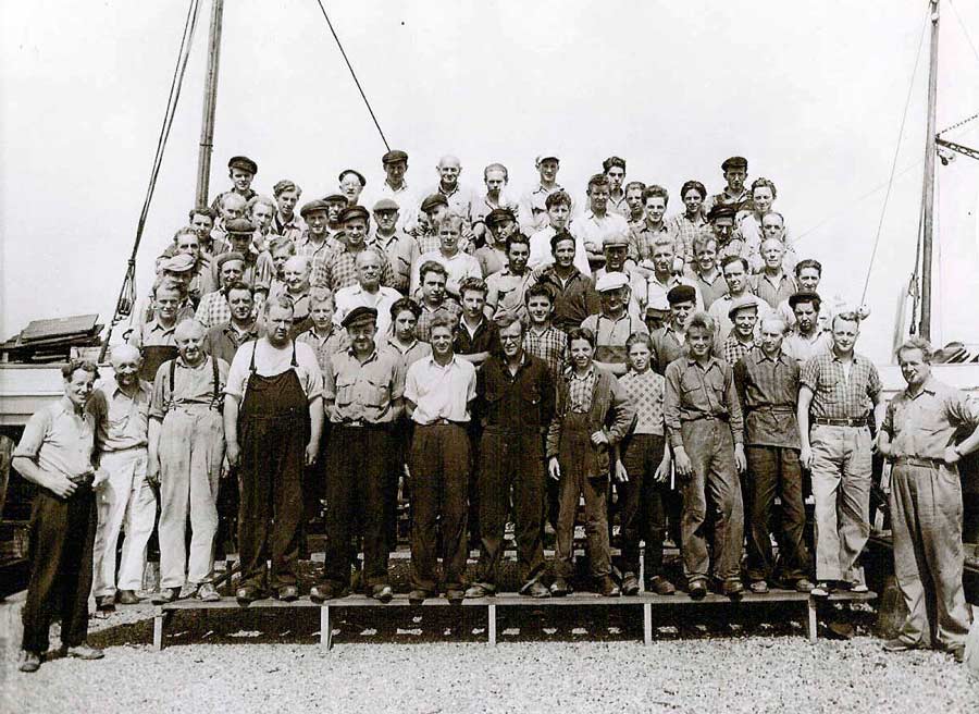 Medarbejdere på værftet i 1957, 50 år inden arbejdspladsen måtte lukke helt. Foto: Holbæk Stadsarkiv