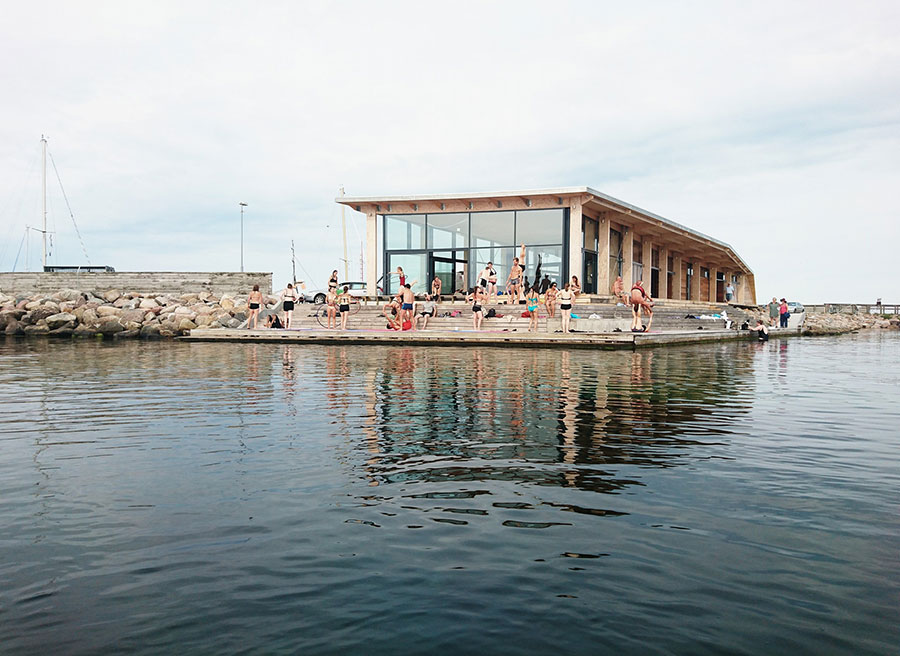 Det nyopførte Maritime Aktivitetshus i Nyby Havn er et flagskib på Røsnæs Rundt-ruten. Foto: Spektrum Arkitekter