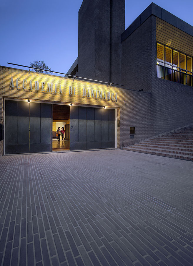 Dansk højmodernisme og italiensk inspiration mødes i Kay Fiskers bygning fra 1967, hvor Det Danske Institut i Rom har til huse. Foto: Jens Lindhe