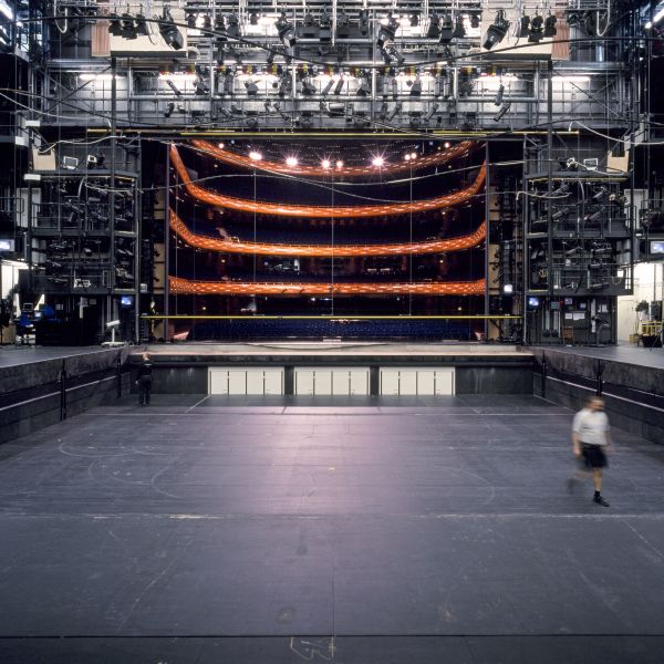Operahusets større og mere avancerede scene betød, at tidligere opsætninger ikke kunne overføres, da man flyttede fra Gamle Scene. Foto: Egon Gade