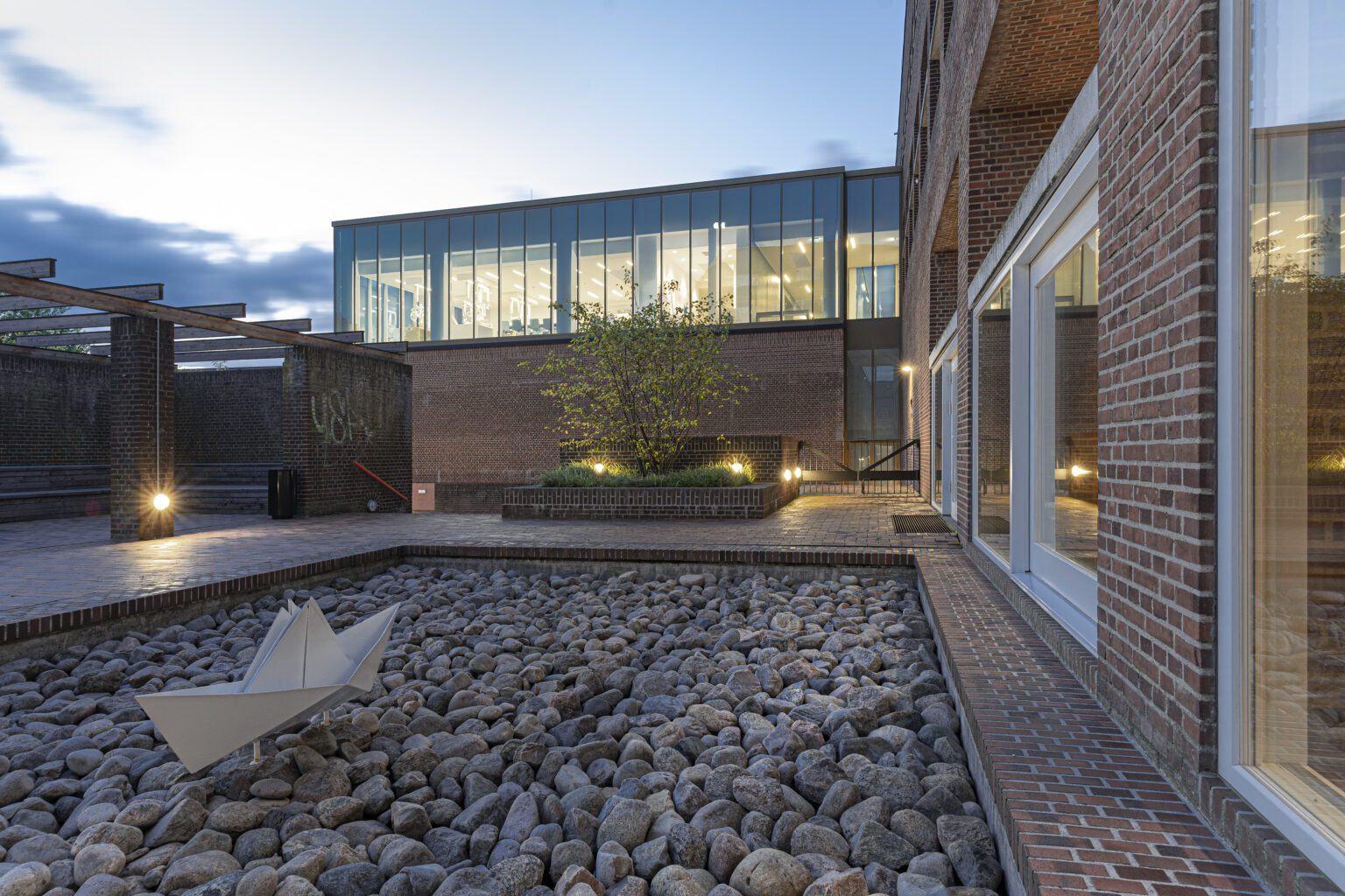 Duborg Skolen - Dansk Gymnasium Duborg-Skolen - A.P. Møller Fonden